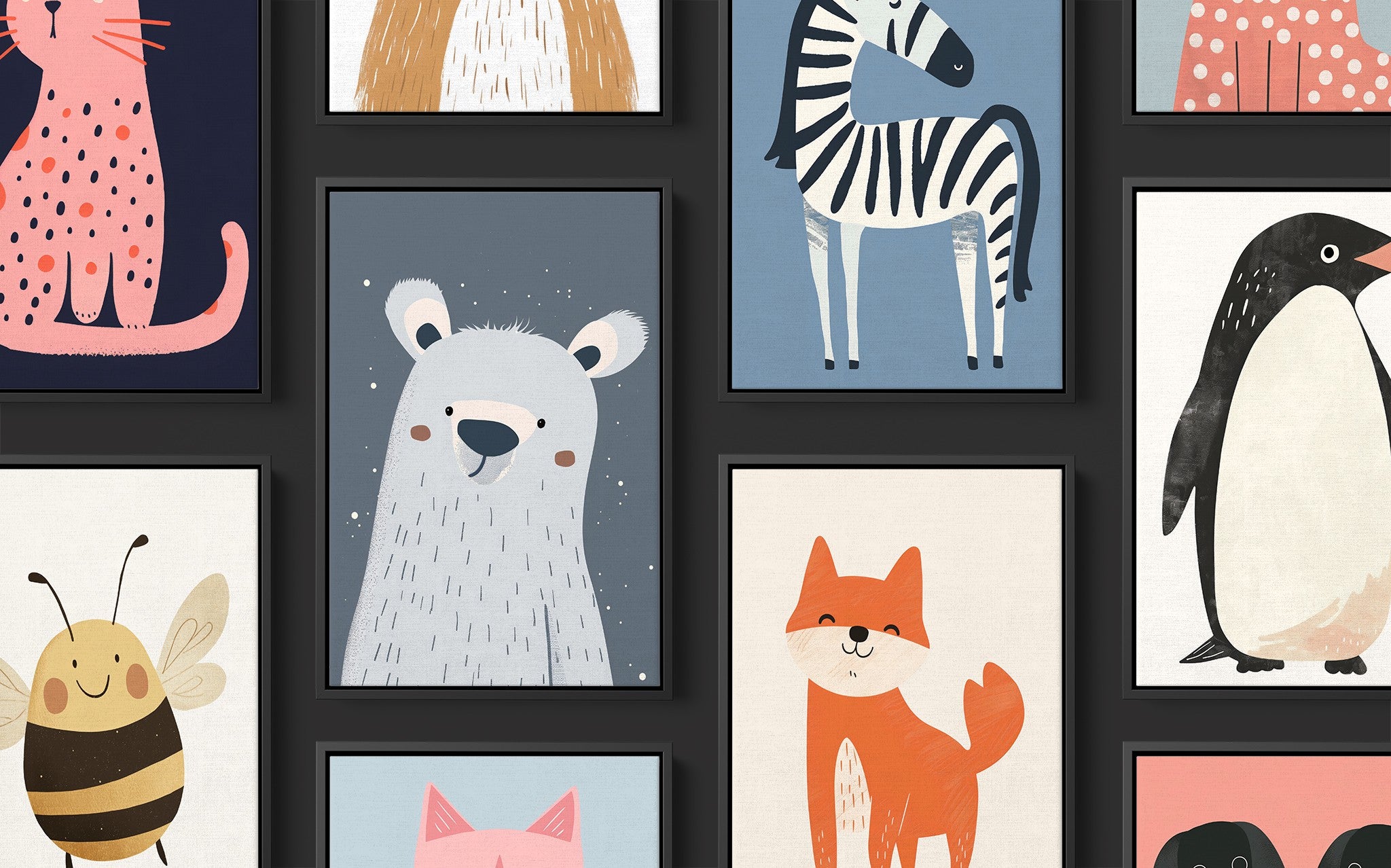 composição com quadros infantis de animais incluindo zebra, urso polar e raposa em molduras pretas