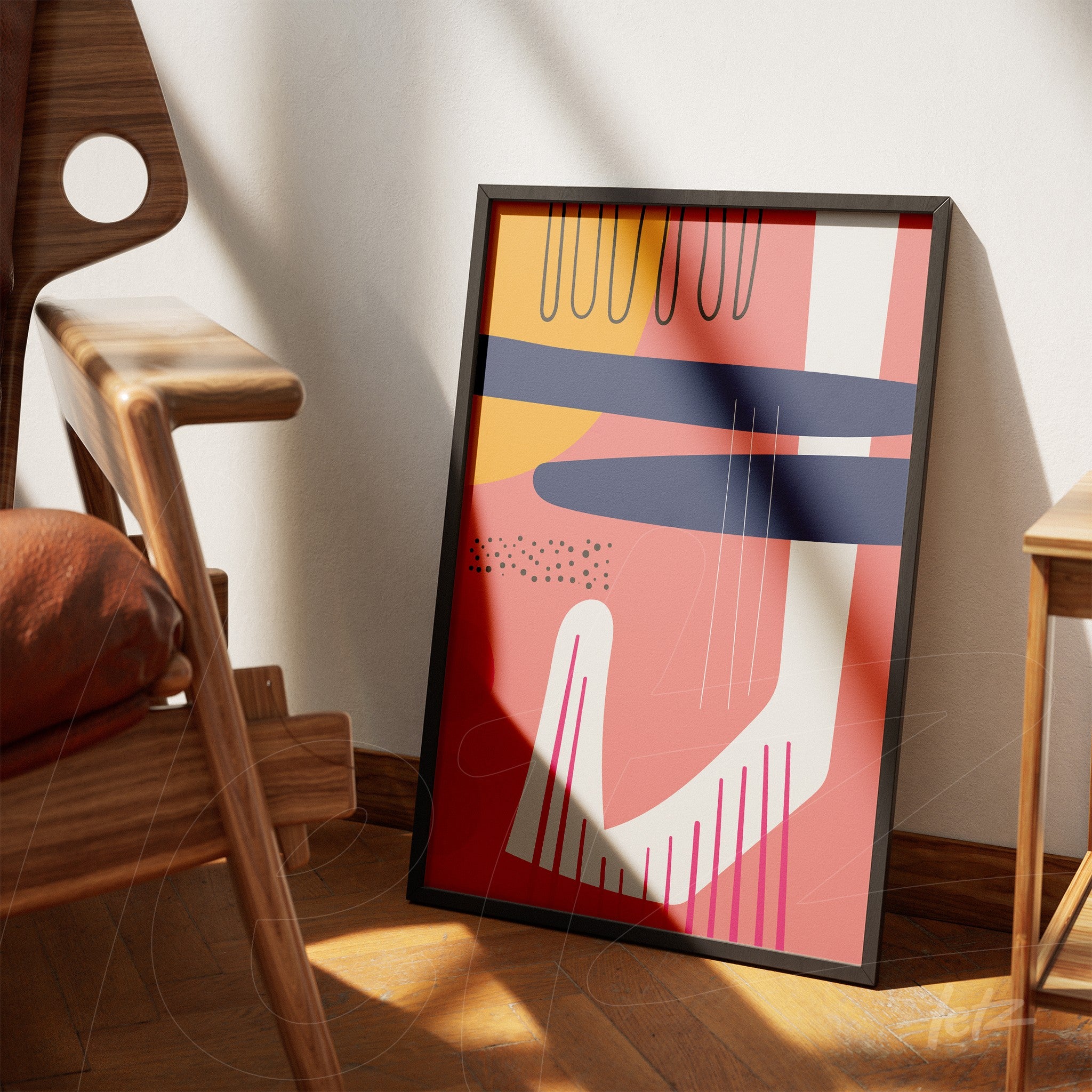 quadro com arte abstrata em cores boho modernas apoiado em piso de madeira ao lado de uma cadeira de design