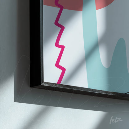 detalhe de quadro com arte abstrata em linhas onduladas e moldura preta